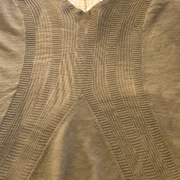 Women’s Chico’s Size 2 Olive Featherweight Cardigan, a style essential! - Picture 7 of 11